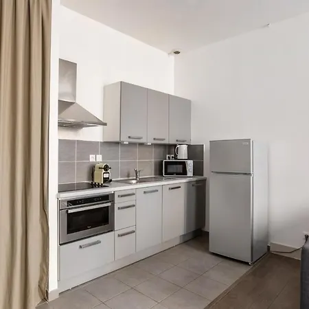 Large Modern And Calm Flat At The Doors Of Panier In - Welkeys Apartment